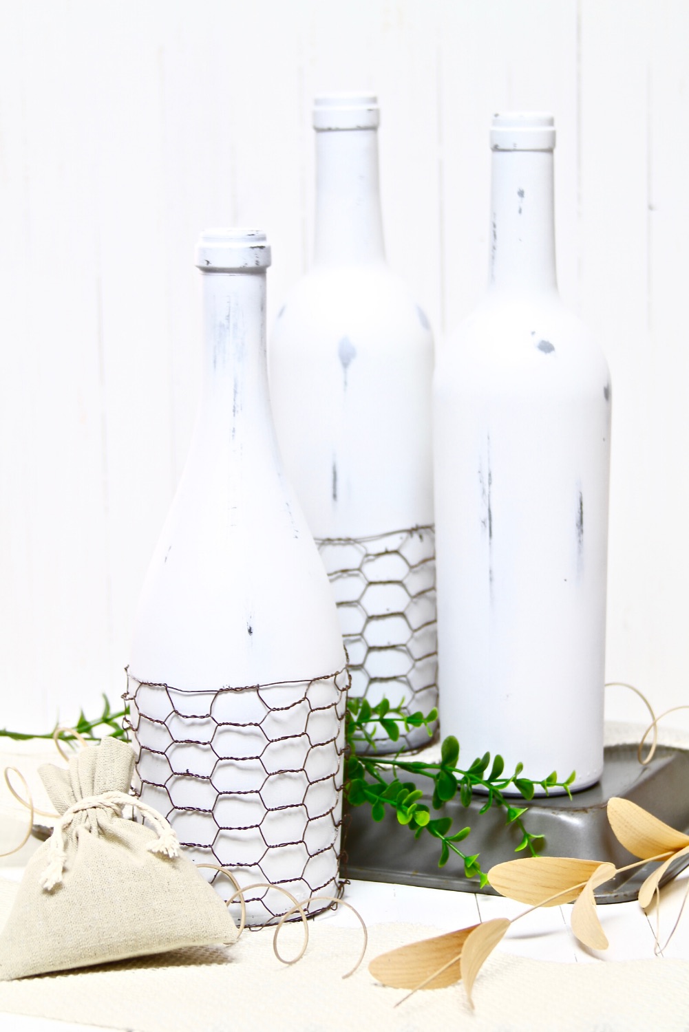 https://makesandmunchies.com/diy-decorated-wine-bottle-farmhouse-3/